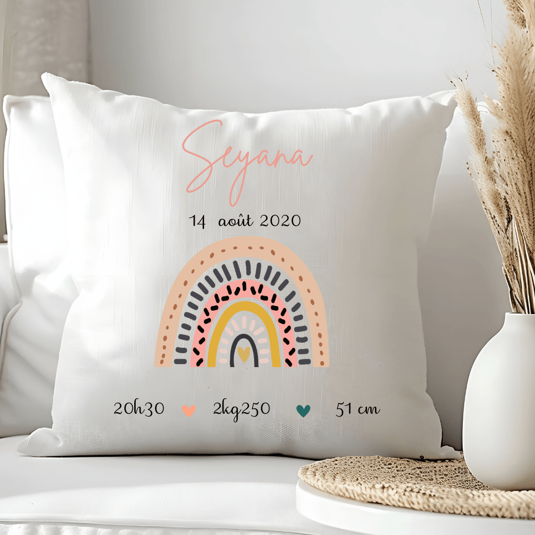 coussin de naissance personnalisé pour bébé avec motif arc en ciel