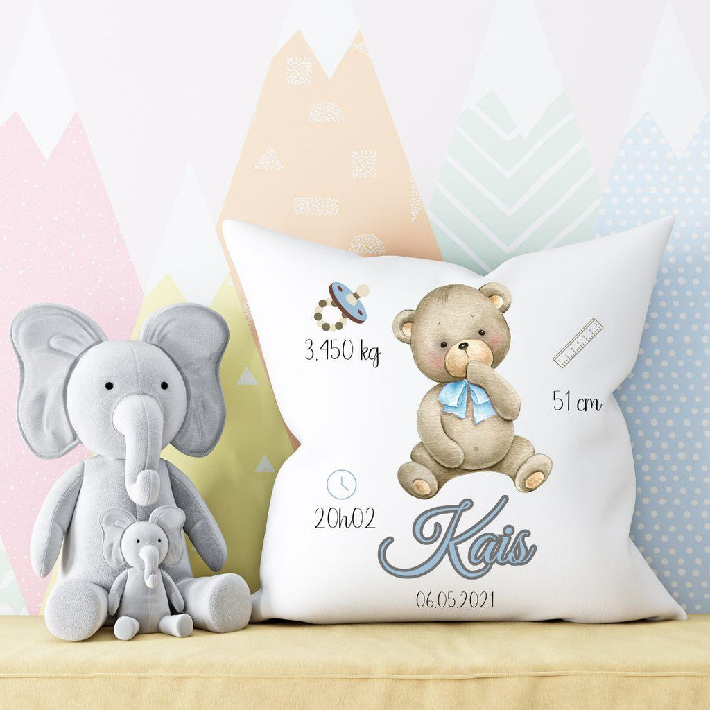 Coussin de naissance personnalisé avec thème Petit Ourson, prénom et détails de naissance.